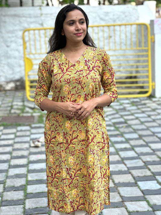 Light Weight Quarter Sleeves Round Neck Red And Yellow Kurti Decoration  Material: Beads at Best Price in New Delhi | Salim Traders